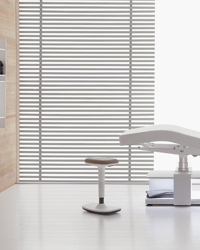 Flex - Light grey treatment stool - Good ergonomics