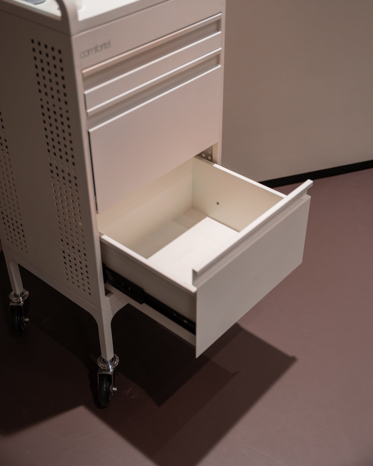 Studio 3 - White trolley - 3 drawers and extra shelf