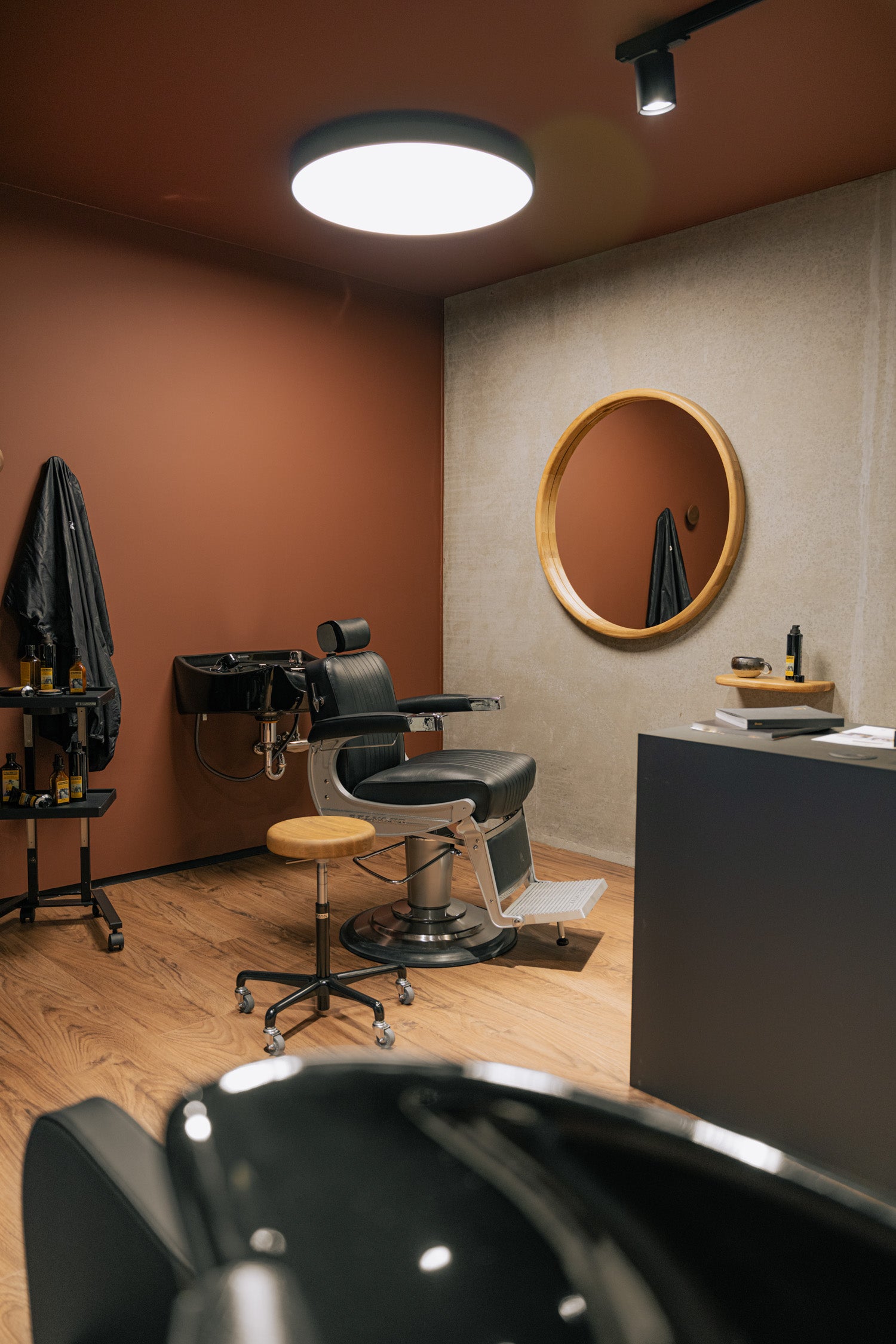 Takara Belmont barber stol Apollo II i komplet barber indretning