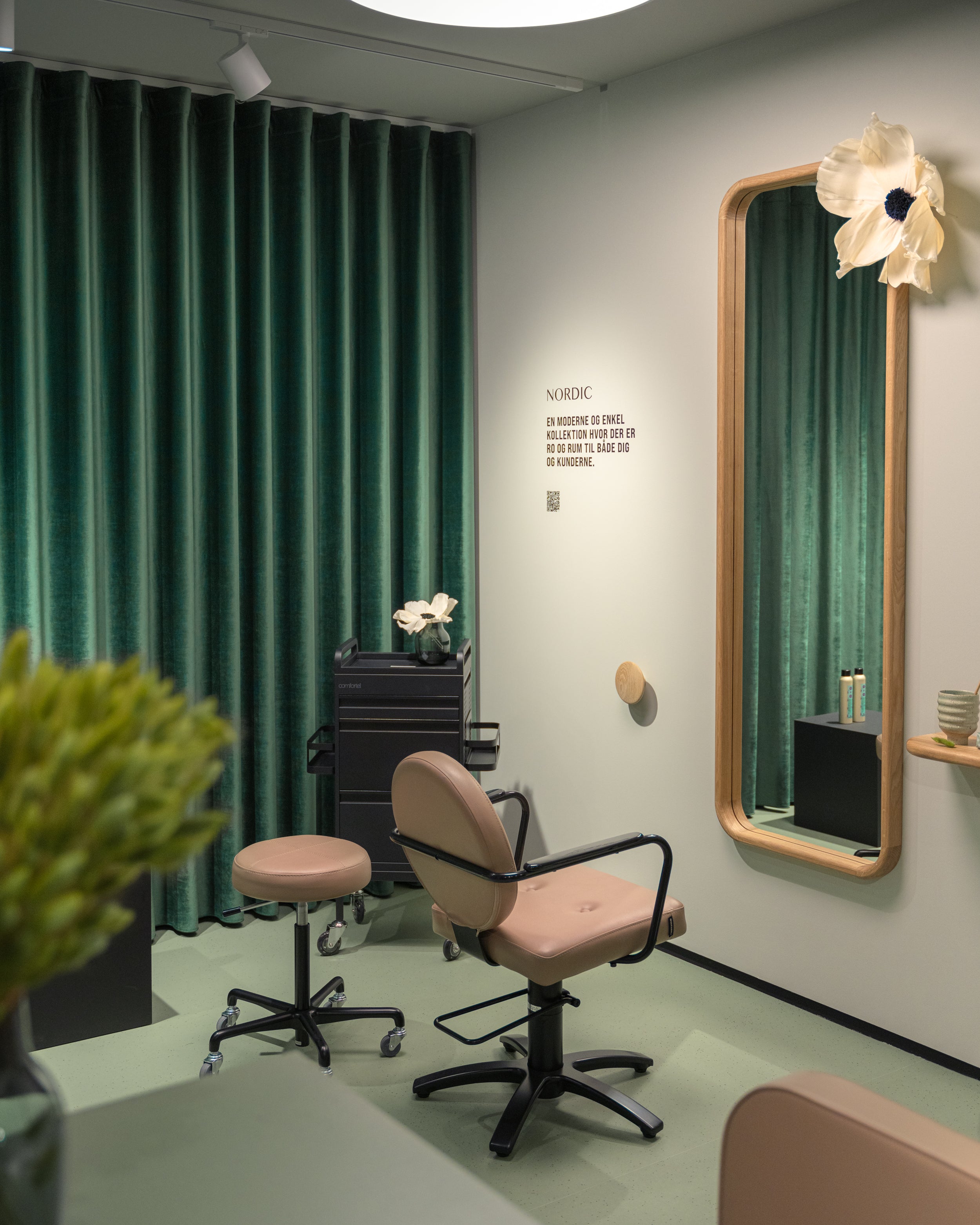 Grøn salon. Komplet indretning som kan opleves hos Just Add people