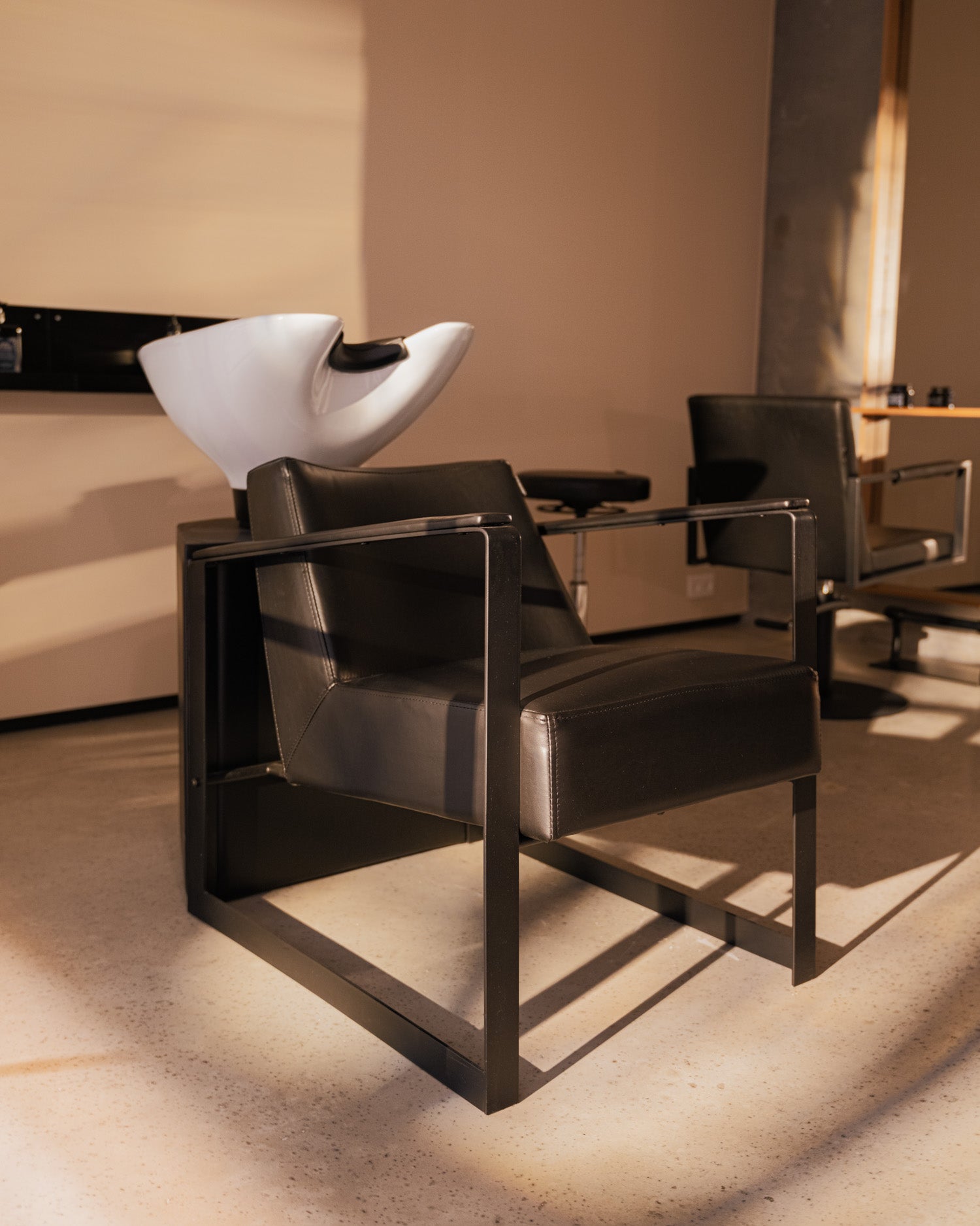 Lambert - Black washing unit - Black basin