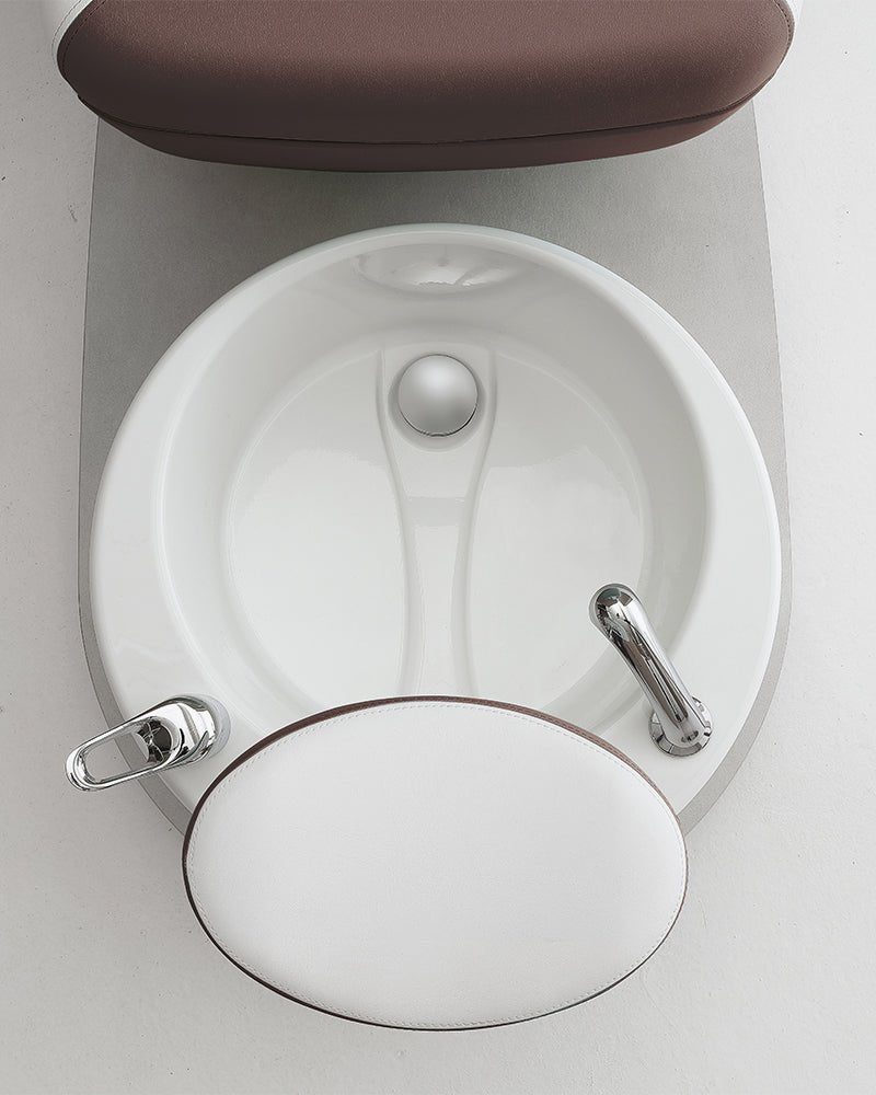 Edge - Brown and white pedicure chair - Built-in foot bath