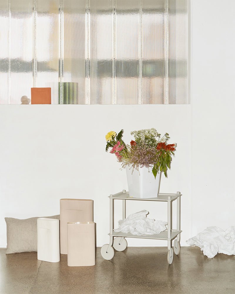 Flow small - Light gray rolling table - Perforated metal